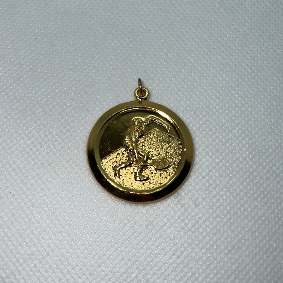 TENNIS PENDANT MEDAL GOLD TONE VINTAGE - Picture 4 of 9